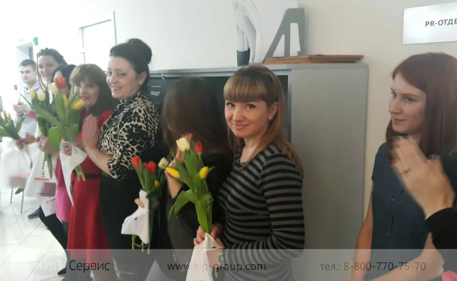 НАШ ДРУЖНЫЙ КОЛЛЕКТИВ ПРАЗДНУЕТ 8 МАРТА